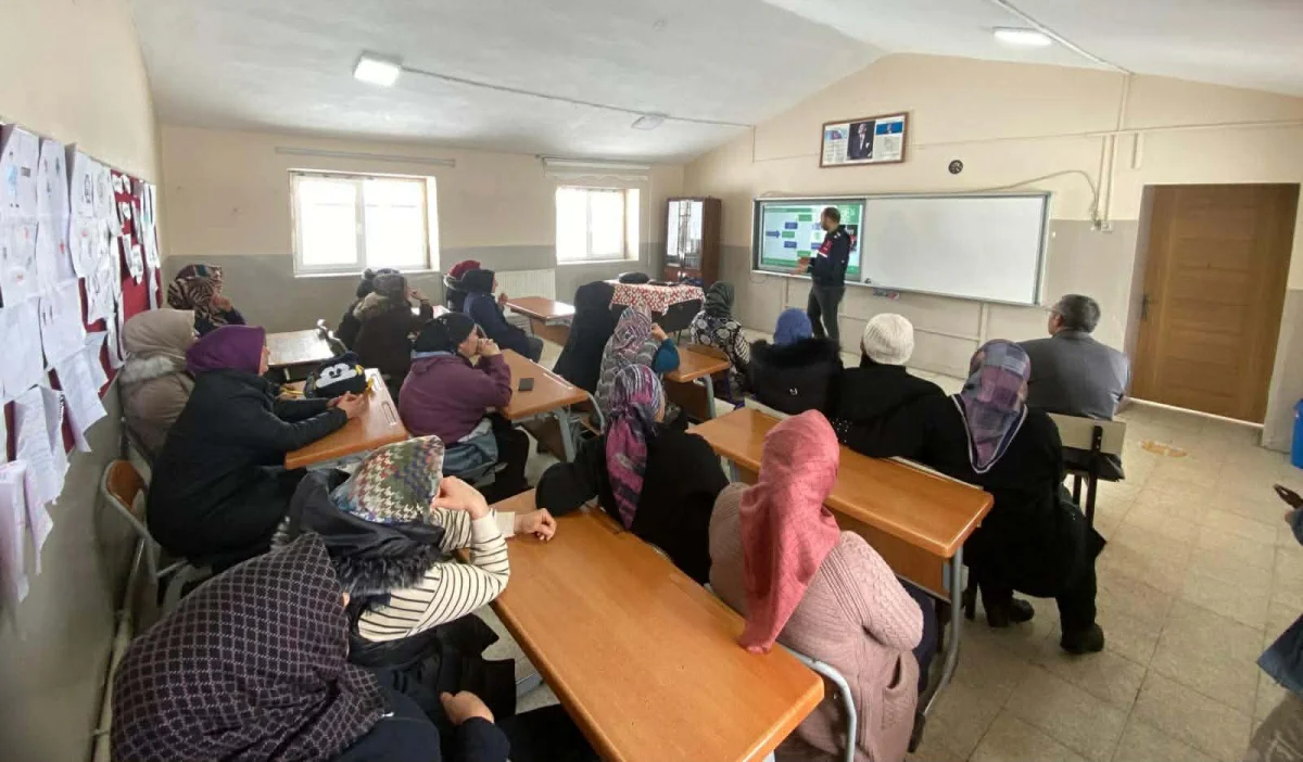 Kadınların Aydınlık Geleceği: Okuryazarlık Seferberliği 471 Bin Kadına Umut Oldu