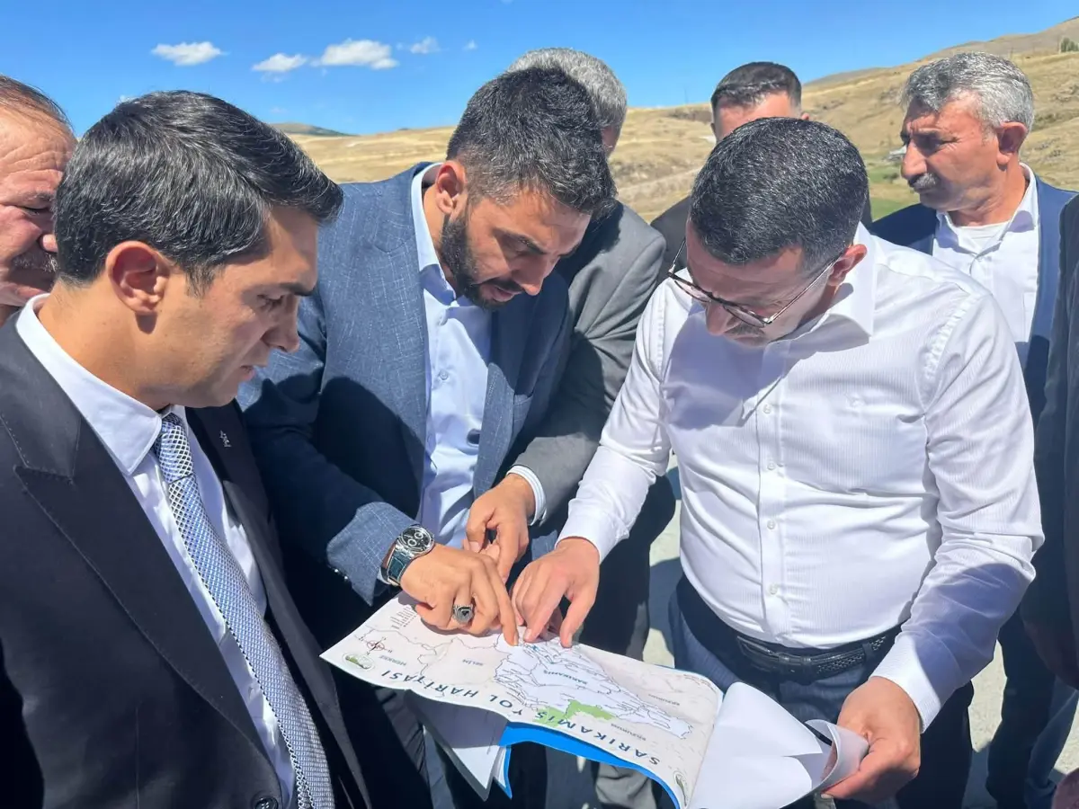 Sarıkamış’ta Ulaşım Ağı Güçleniyor: Hamamlı Köy Yolu’nda Asfaltlama Tamamlandı, Beton Yol Çalışmaları Sürüyor