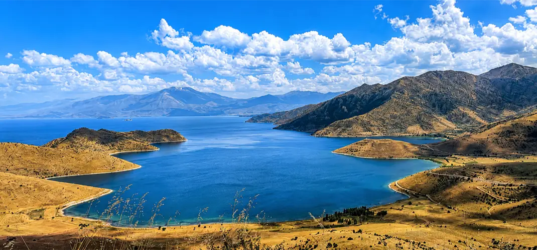 Van Gölü’nün Saklı Cenneti Deveboynu Yarımadası Milli Park Oldu: Doğal ve Tarihi Miras Koruma Altında