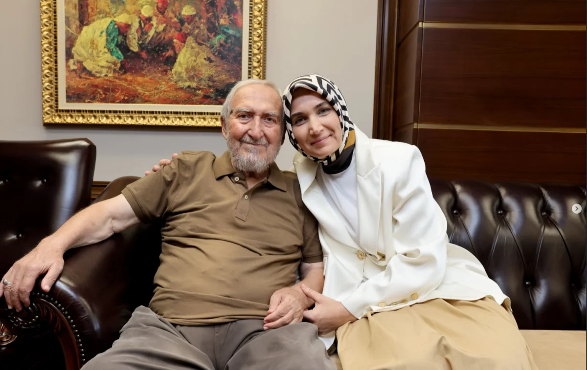 İçişleri Bakanlığı’nda Duygusal Buluşma: Bakan Yardımcısı Yiğitbaşı, Kırk Yıllık Hizmet Veren Babasıyla Aynı Çatı Altında Görev Yapmanın Anlamını Paylaştı