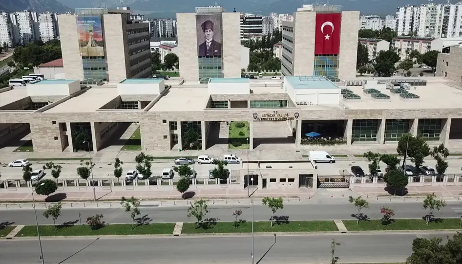 Antalya’da İstihbaratın İz Sürdüğü Operasyonda Çarpıcı Detaylar: Emniyet Mensupları ve Sivil Bağlantılar Mercek Altında