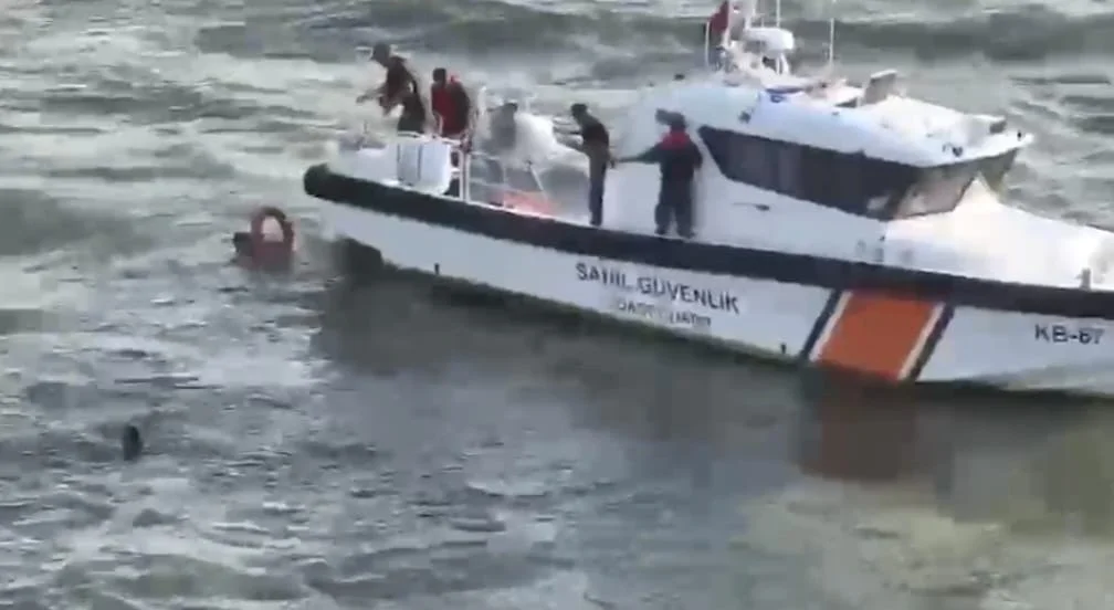 Samandağ’da Tehlike: Rip Akıntısına Kapılan 2 Kişi Sahil Güvenlik Ekiplerince Kurtarıldı