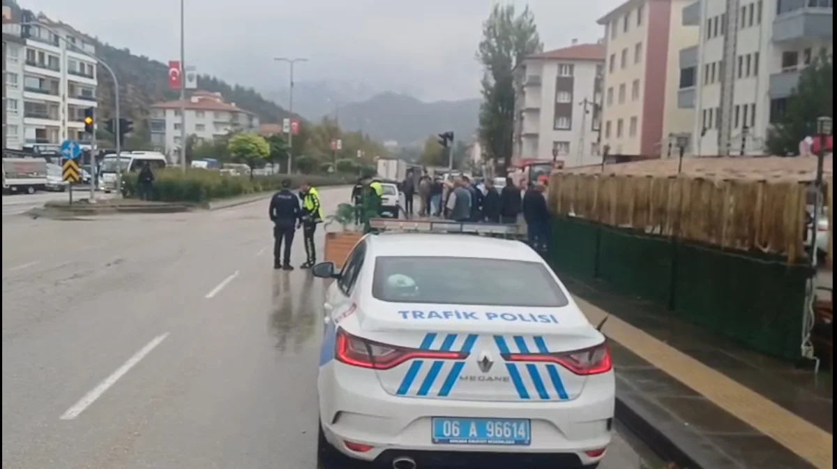 Nallıhan’da Feci Kaza: Otomobil Yayaya Çarptı, Ağır Yaralı Var