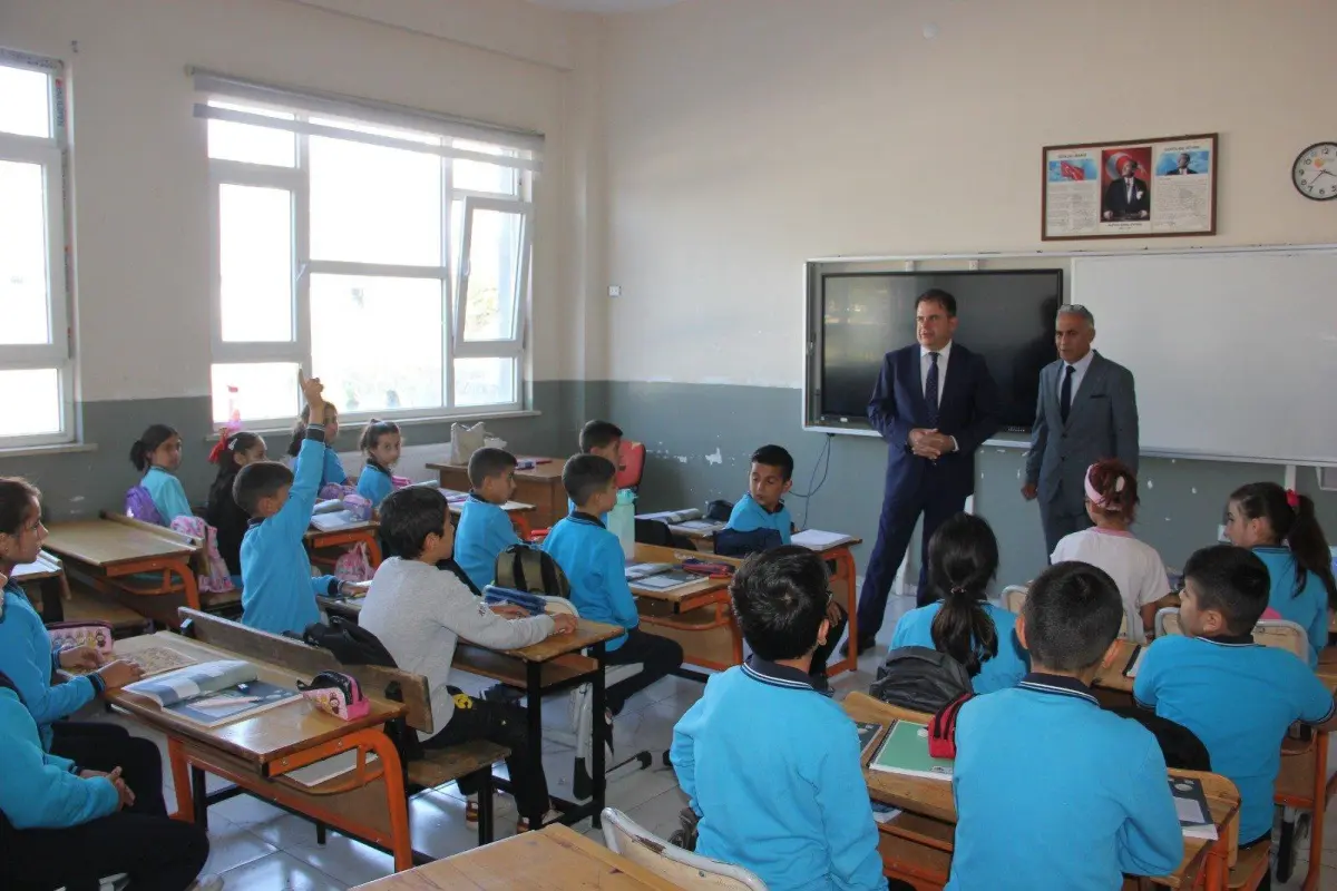 Kars İl Millî Eğitim Müdürü Vasıf Munis’ten ŞAİKO YİBO’ya Ziyaret: Öğrencilerle Buluştu