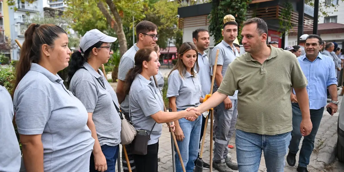 Bornova’da ‘Temizlik Seferberliği’ Başladı: Başkan Eşki Sahada Vatandaşlara Çağrıda Bulundu