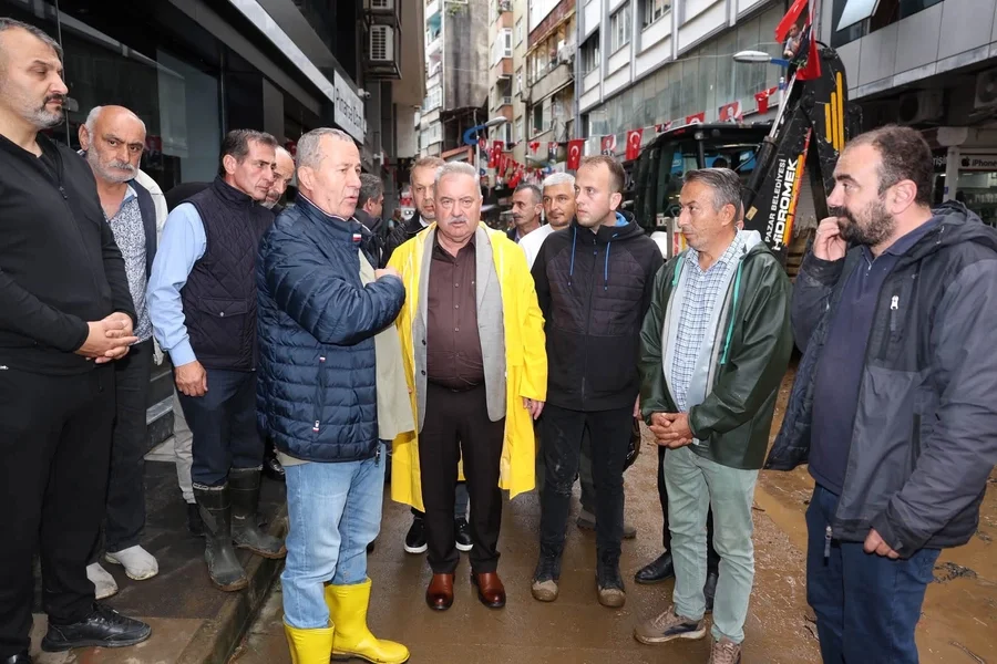 Rize Pazar’da Sel Felaketinin Ardından Siyasi Partilerden Ortak Dayanışma Mesajı