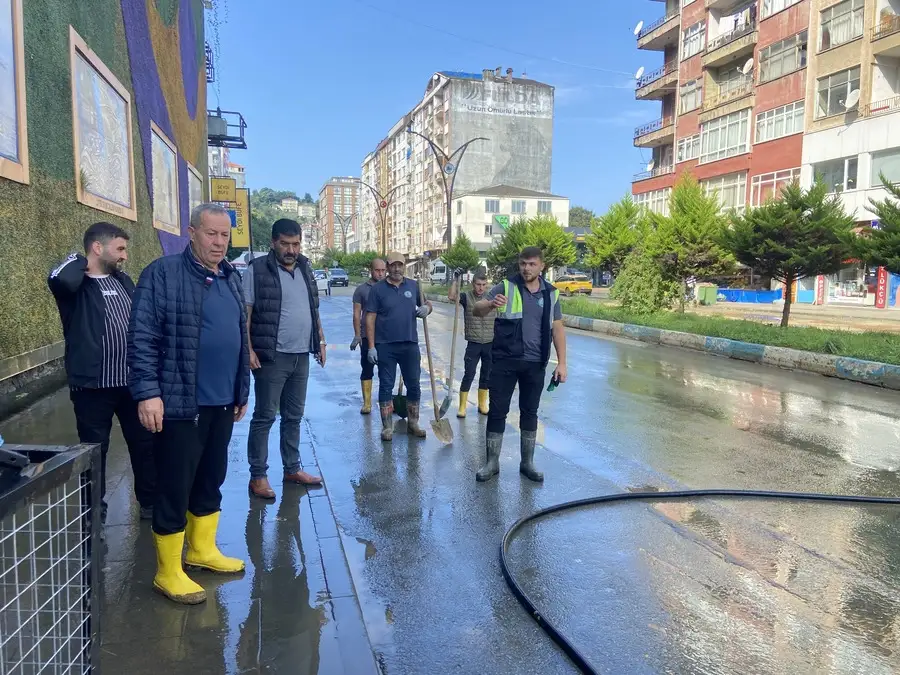 Rize Pazar’da Sel Sonrası Yaralar Sarılıyor: Temizlik Seferberliği Devam Ediyor