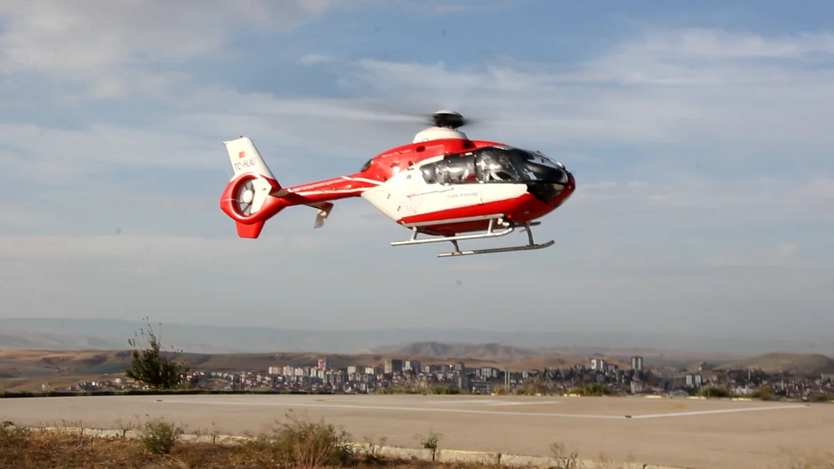 Beypazarı’nda Kalp Krizi Geçiren Kadın, Hayati Tehlike Nedeniyle Helikopter Ambulansla Ankara’ya Nakledildi