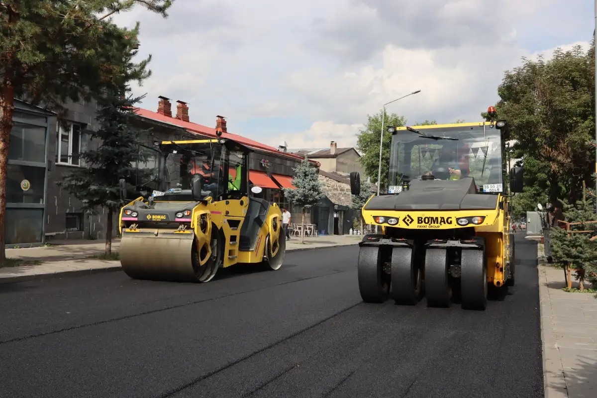 Kars Belediyesi Yusufpaşa Mahallesi’nde Asfalt Hamlesi: Yollar Yenileniyor, Ulaşım Kolaylaşıyor