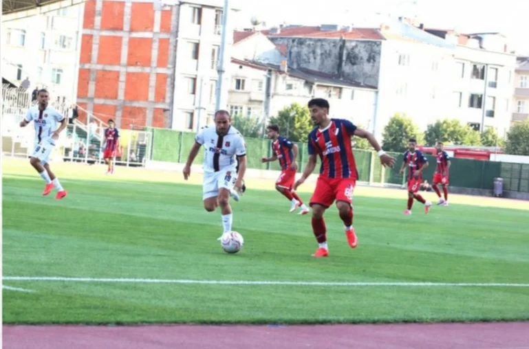 Düzcespor, Galataspor Deplasmanından 1 Puanla Döndü: Beraberlik Golü Kaçan Fırsatlara Rağmen Geldi