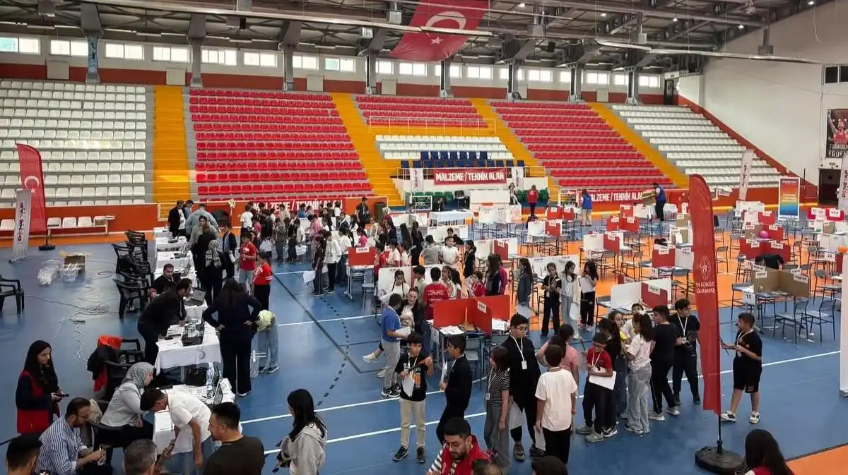 Kars’ta Deneyap Teknoloji Atölyeleri’nde Genç Yetenekler Sahne Aldı: Teknoloji, Mühendislik ve Yazılımda Geleceğin Mimarları Yarıştı