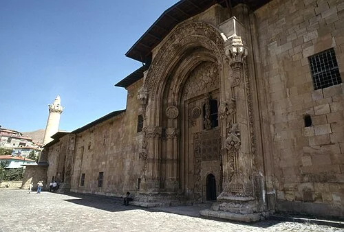 Taşın Dile Geldiği Yer: Divriği Ulu Camii ve Darüşşifası’nın 800 Yıllık Mirası