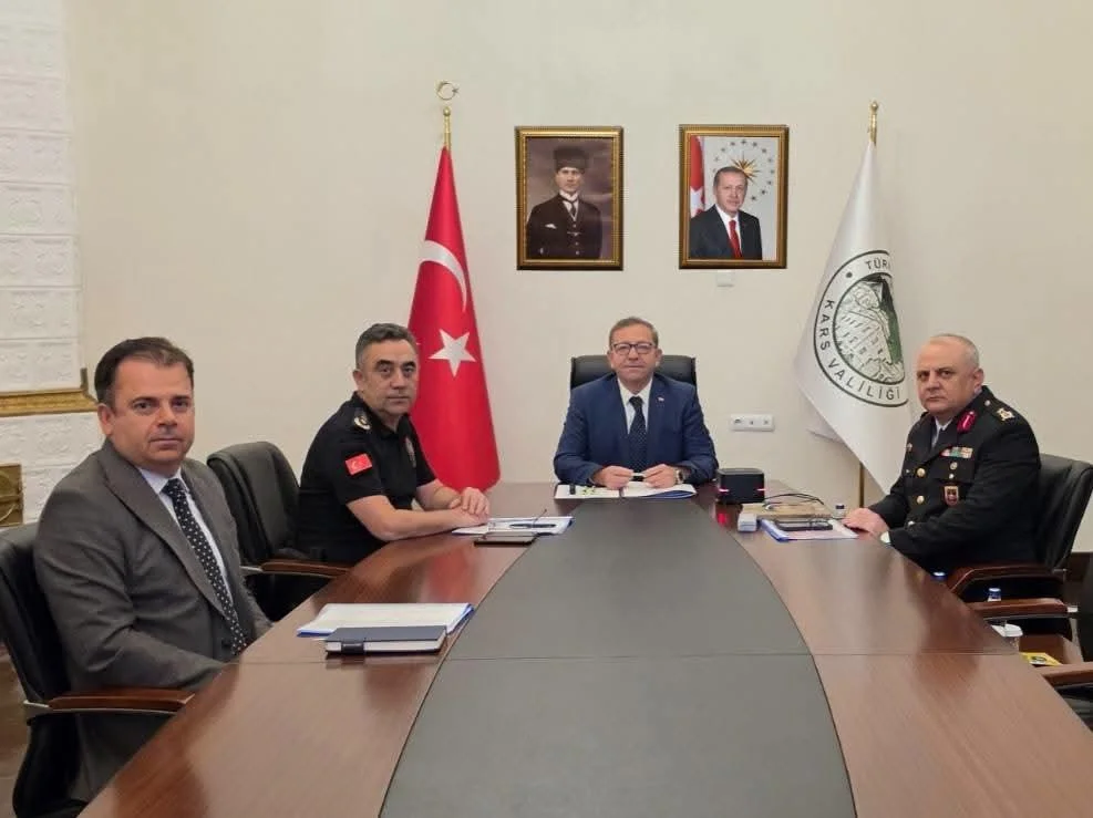 Kars’ta Okul Güvenliği Masaya Yatırıldı: Vali Polat’tan Güvenli Eğitim Vurgusu