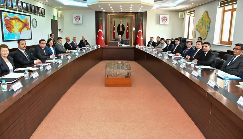 Isparta Valisi Erin: “Kimseyi Yalnız Bırakmayacağız, Kapı Kapı Dolaşacağız”