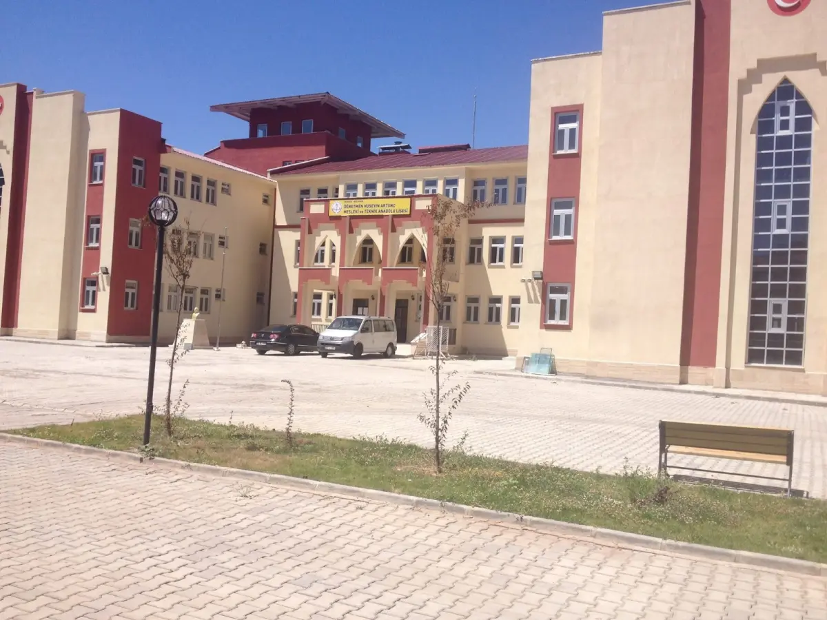 Bingöl’de Okul Pansiyonunda Korkunç Kaza: Yük Asansörü Faciası Bir Öğrenciyi Yaraladı