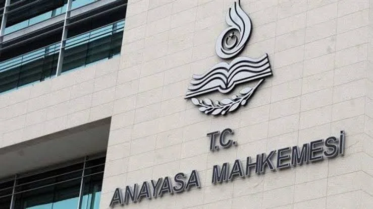 AYM “Yeni Parti” İsmine Karşı Açılan Davayı Görüşecek: İsim Benzerliği Tartışması Yargıda