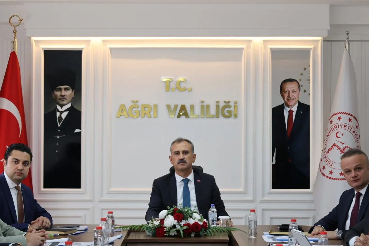 Ağrı’da SYDV’lerin Performansı Masaya Yatırıldı: Vali Bozkurt’tan Başarılı Çalışmalar İçin Tebrik