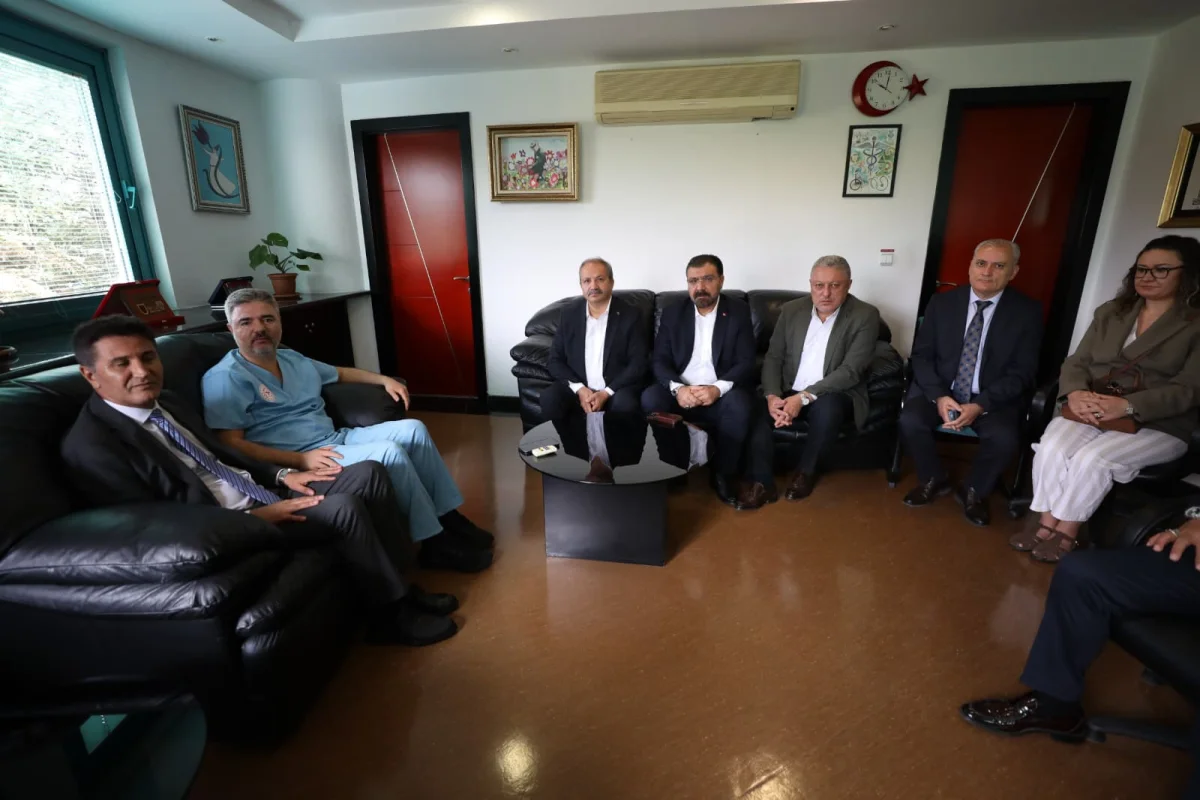 Sağlık-Sen Heyeti Hastanede Tedavi Gören Gazileri Ziyaret Etti: Vatan İçin Can Veren Kahramanlara Minnet