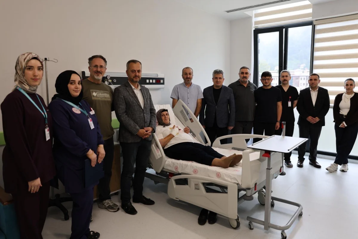 Güneysu Tenzile Erdoğan Devlet Hastanesi’nde Cerrahi Dönem Başladı: İlk Ameliyat Başarıyla Tamamlandı