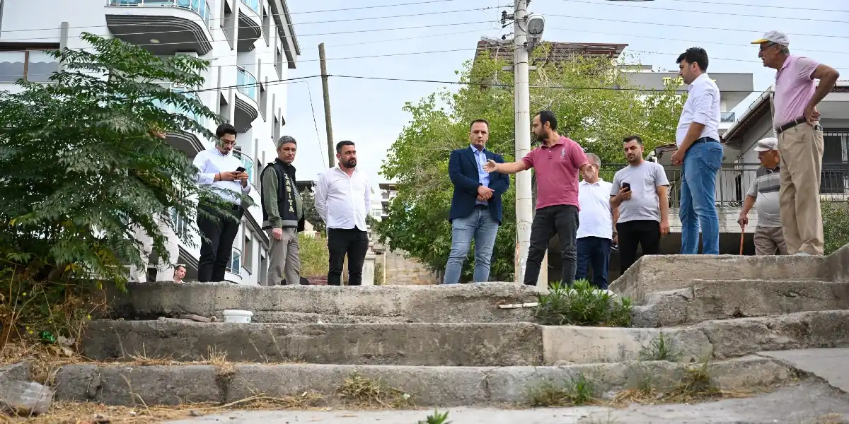 Bornova’da Yaya Ulaşımı Kolaylaşıyor: İki Önemli Noktaya Yeni Merdivenler Yapılıyor