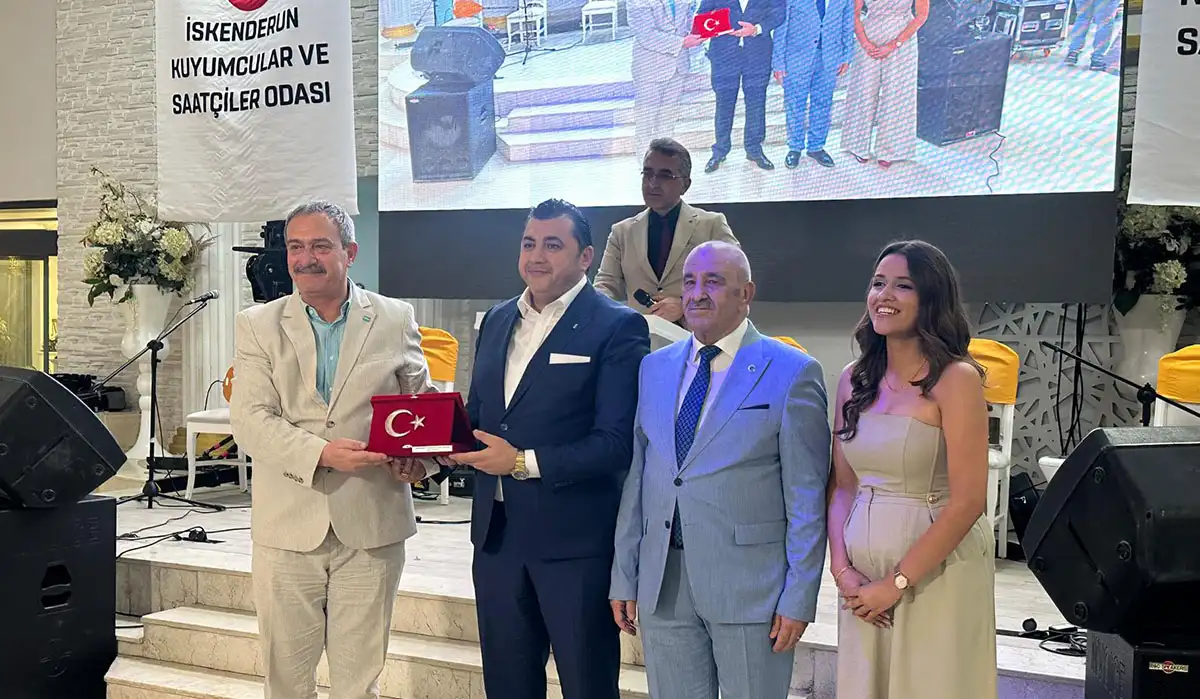 İskenderun’da Ahilik Haftası Coşkusu: Esnaflara Kaftan Giydirilip Plaket Takdim Edildi
