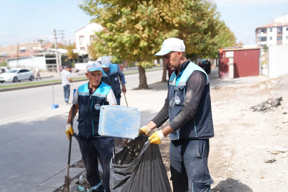 Battalgazi’de Deprem Sonrası Konteyner Alanları Temizleniyor: Normalleşme Süreci Hız Kazanıyor