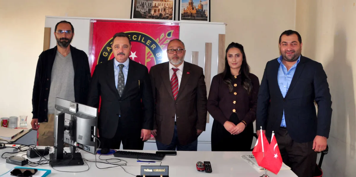 TİMBİR Genel Başkanı Süleyman Basa, Kars Temsilciliğini Ziyaret Etti: Yerel Basının Sorunları Masaya Yatırıldı
