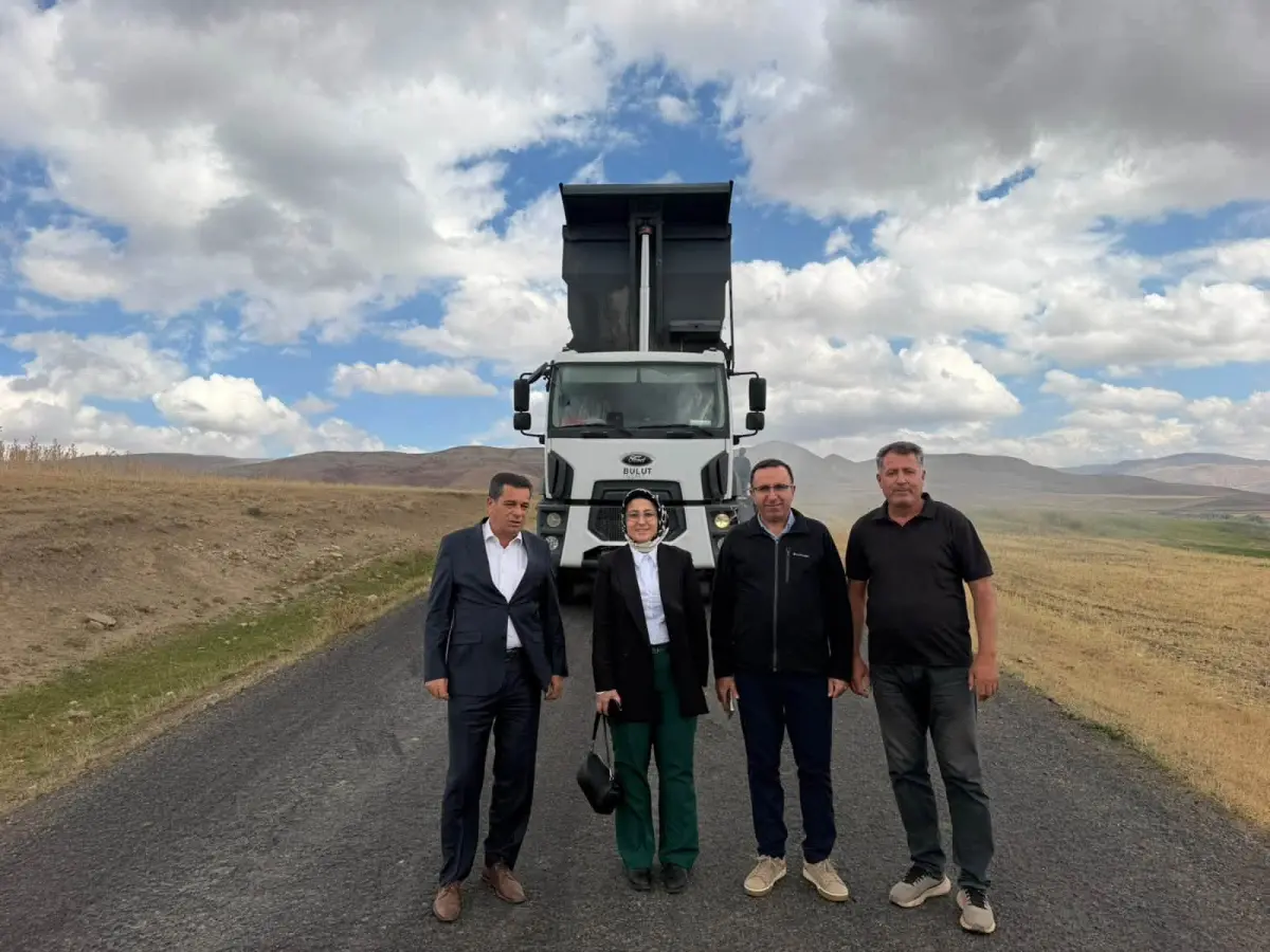 Taşlıçay’da Ulaşım Ağı Güçleniyor: Kaymakam Kılıç, Çöğürlü Köyü Yol Çalışmasını İnceledi