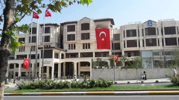 Eyüpsultan Belediye Başkanı Özmen Gözaltına Alındı: Rüşvet ve İhaleye Fesat Karıştırma Suçlamalarıyla Operasyon
