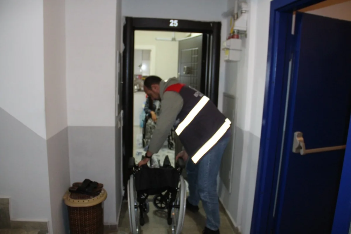 Ordu Büyükşehir’den İhtiyaç Sahiplerine Tekerlekli ve Akülü Sandalye Desteği