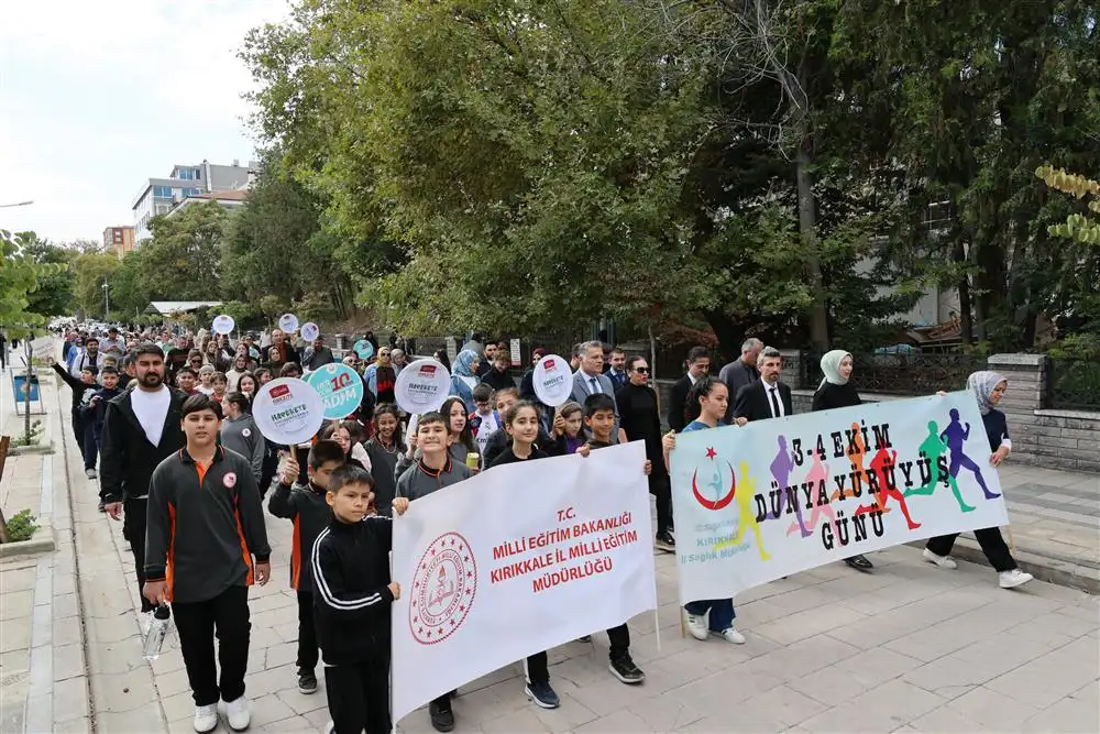Kırıkkale’de Sağlıklı Yaşam İçin Adımlar Atıldı: Öğrenciler ve Sağlık Çalışanları Yürüdü