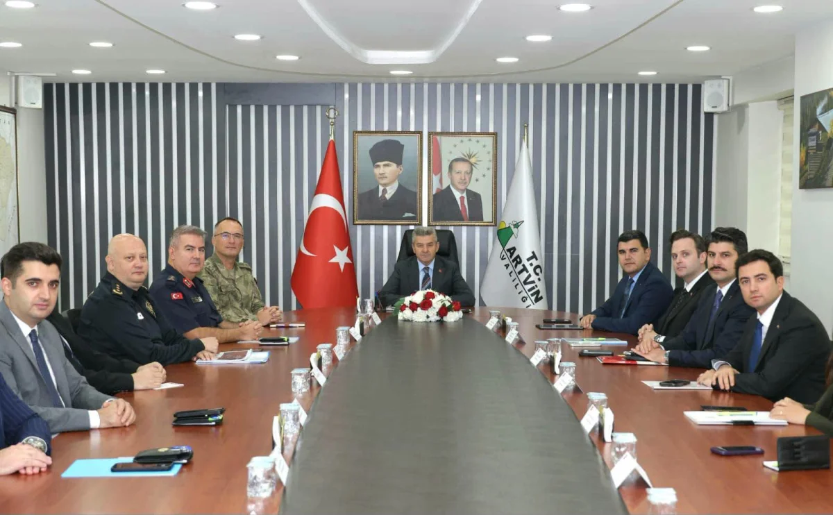 Artvin’de Güvenlik ve Asayiş Koordinasyon Toplantısı: Kapsamlı Tedbirler Değerlendirildi