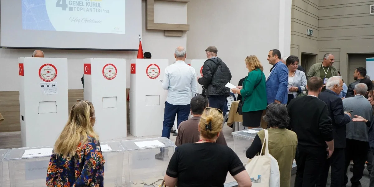Bornova Kent Konseyi’nde Doğan Baran Mengüş Yeniden Başkan Seçildi: Yeni Dönem Projeleri Açıklandı