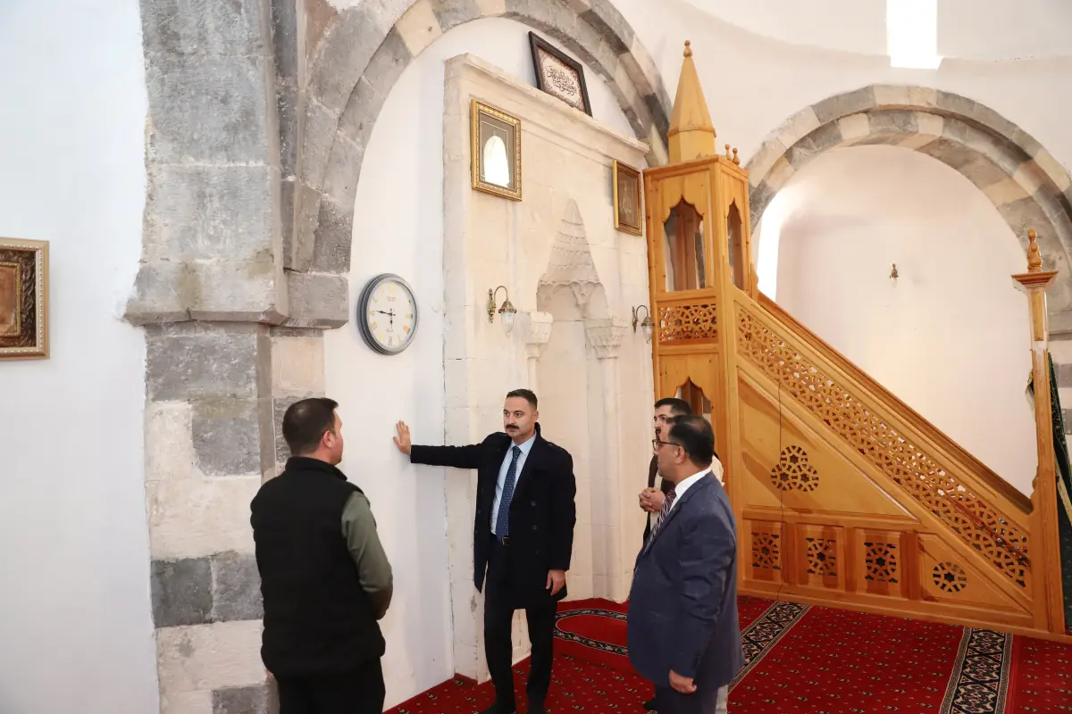 Doğubayazıt Kaymakamı Ayvat’tan Tarihi Eski Bayezid Camii’ne Ziyaret: Kültürel Miras Vurgusu