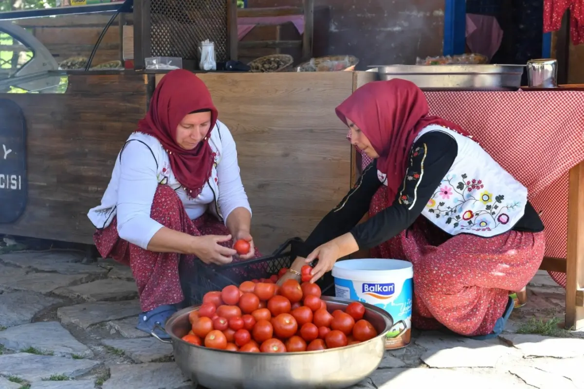 Altınköy’de Kışa Hazırlık Coşkusu: Geleneksel Lezzetler Yeniden Hayat Buluyor