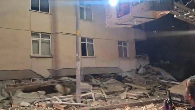 Maltepe’de Yürekleri Ağza Getiren Bina Çökmesi: 5 Kişi Kurtarıldı, Ekipler Seferber Oldu