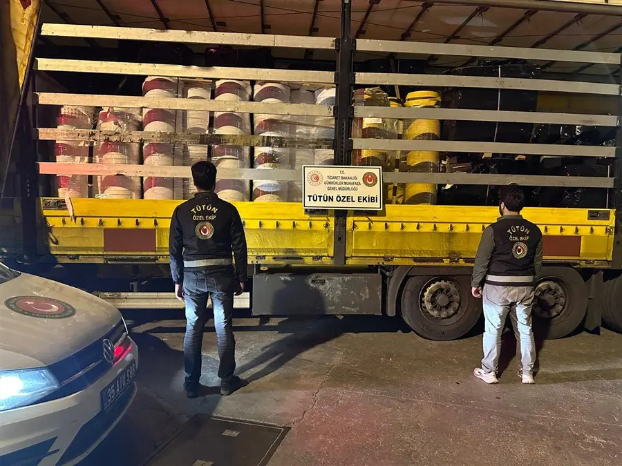 İzmir’de Nefes Kesen Operasyon: Gümrük Muhafaza 125 Milyon Liralık Kaçak Tütün Üretimini Çökertti
