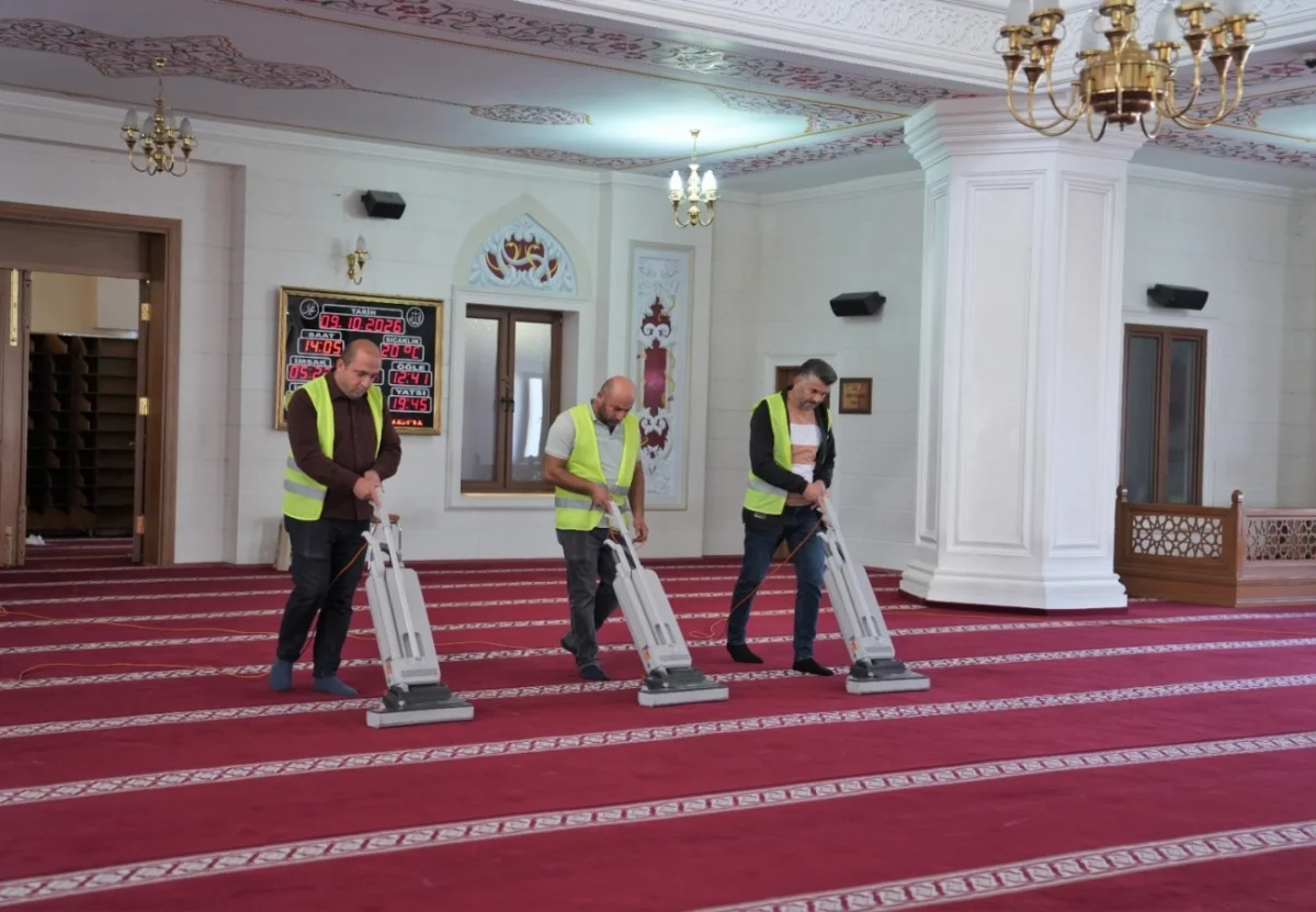 Keçiören’de Kutsal Mekanlar Pırıl Pırıl: Cami ve İbadethanelerde Kapsamlı Temizlik