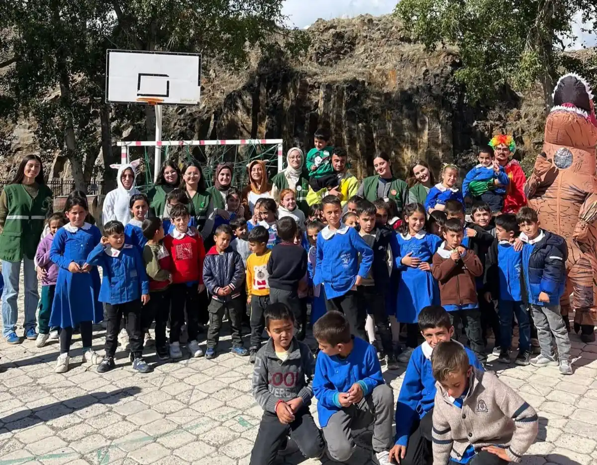 Yeşilay’dan Köy Okulunda Çocuklara Moral Veren Etkinlik: Boyama ve Oyunlarla Gülen Yüzler