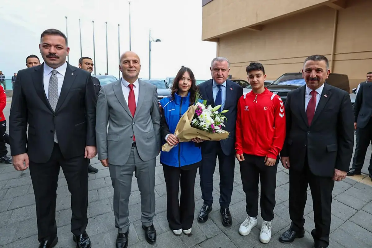 Gençlik ve Spor Bakanı Osman Aşkın Bak Zonguldak’a Geldi: Yoğun Program Bekleniyor