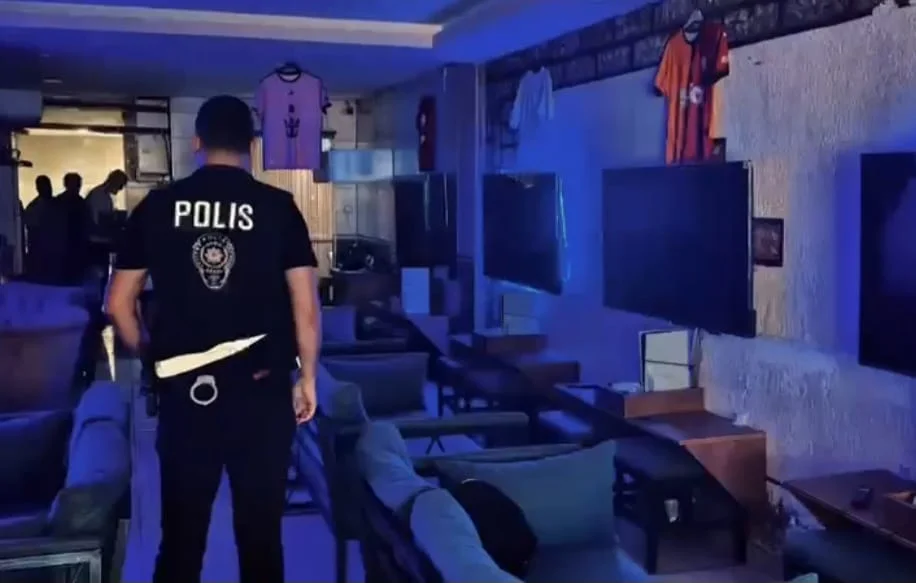 Hatay’da İnternet Kafelere Sıkı Denetim: Ruhsatsız 5 İşletmeye Yaptırım