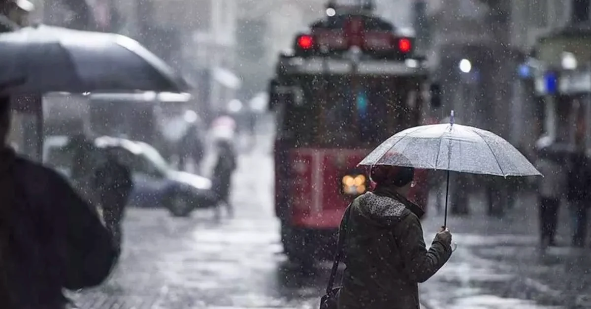 İstanbul’da Tarihi Yağış: 3 Can Kaybı, 4 Kişi Kayıp, Eğitim ve Ulaşıma Ara Verildi