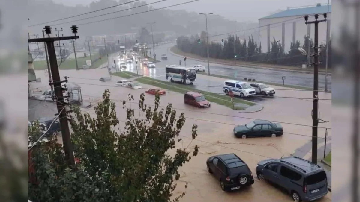 Karadeniz Ereğli’de Şiddetli Sağanak: Hayat Durdu, Ekipler Seferber Oldu