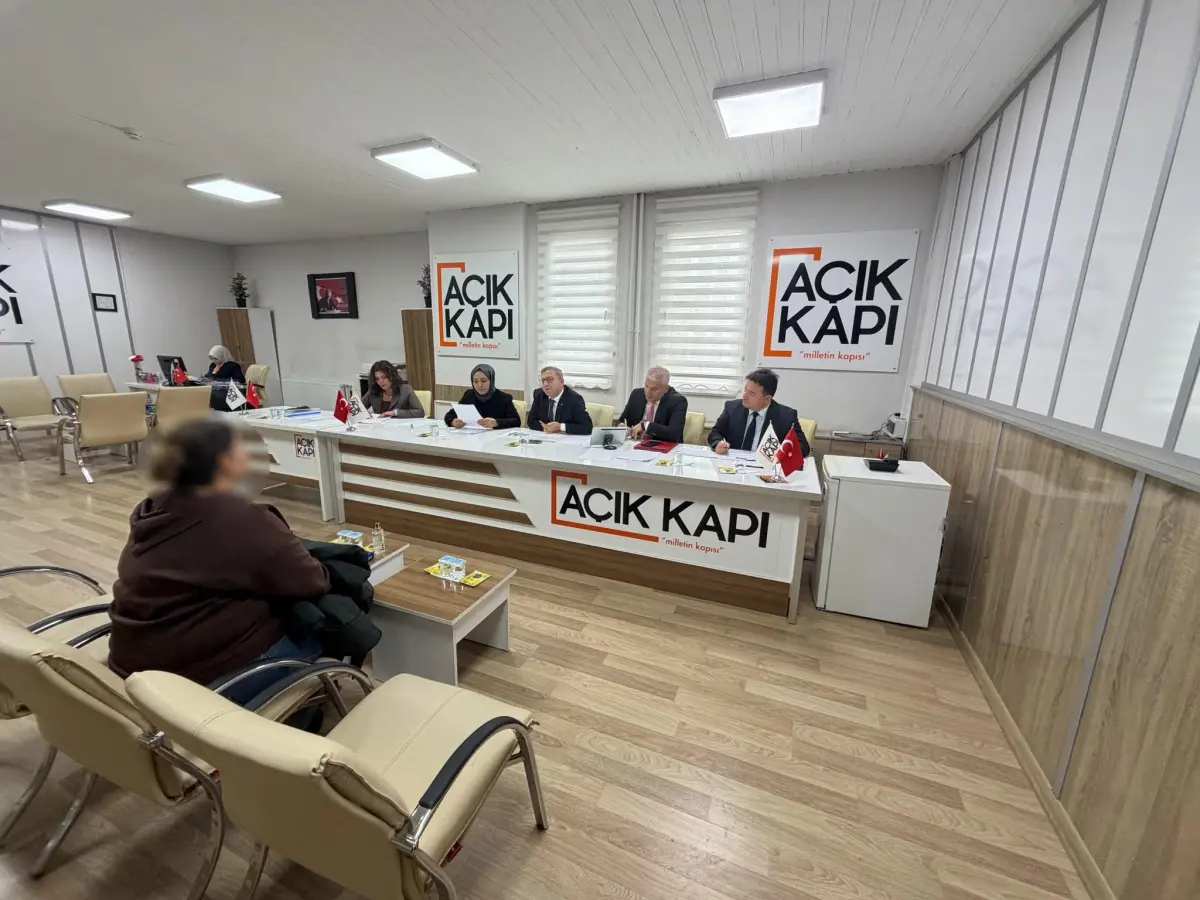 Kars Valisi Ziya Polat’tan Vurgu: Halk Günü Buluşmalarıyla Vatandaşın Sesi Makamda Yankılanıyor