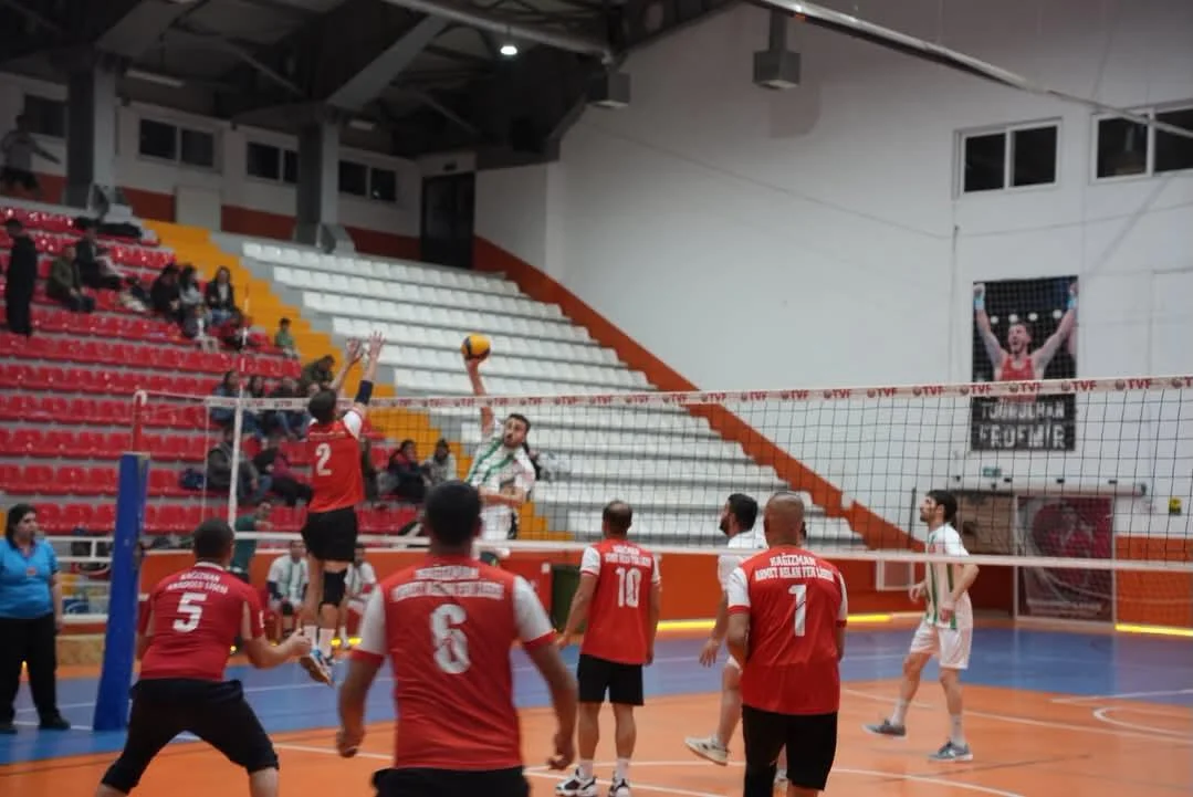 Kamu Çalışanları Voleybol Sahasında: Spor Oyunları’nda Heyecan Dorukta