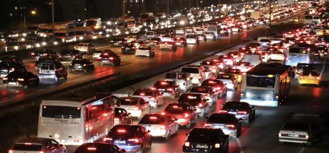 TÜİK Verileri Ortaya Koydu: Eylül Ayında Trafiğe Kayıtlı Araçlarda Gri ve Benzinli Otomobiller Zirvede, Toplam Taşıt Sayısı 35 Milyonu Aştı