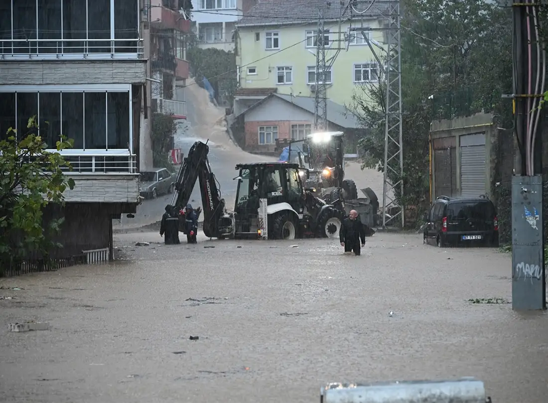 Kdz. Ereğli’de Şiddetli Yağış: Dereler Taştı, Ev ve İş Yerleri Sular Altında Kaldı