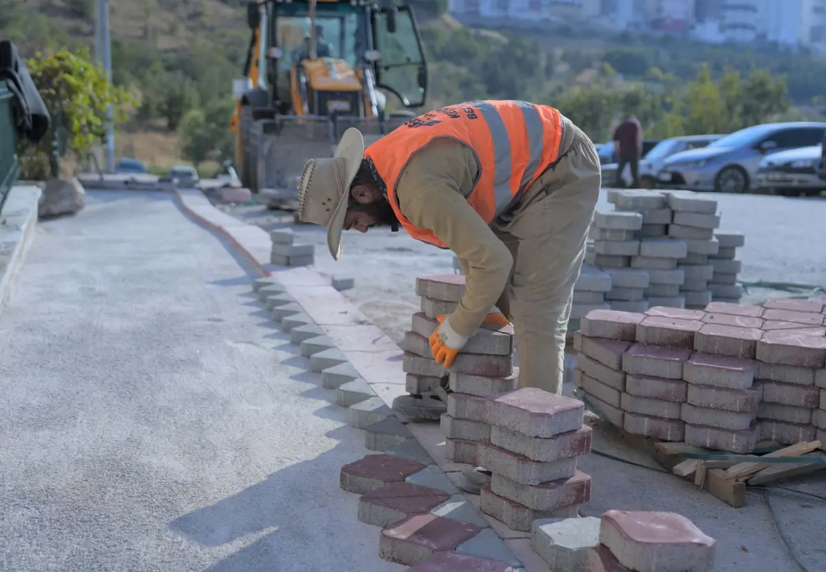 Keçiören’de Kapsamlı Yenileme: Kaldırımlar, Sosyal Tesisler ve Konutlar Yeniden Hayat Buluyor