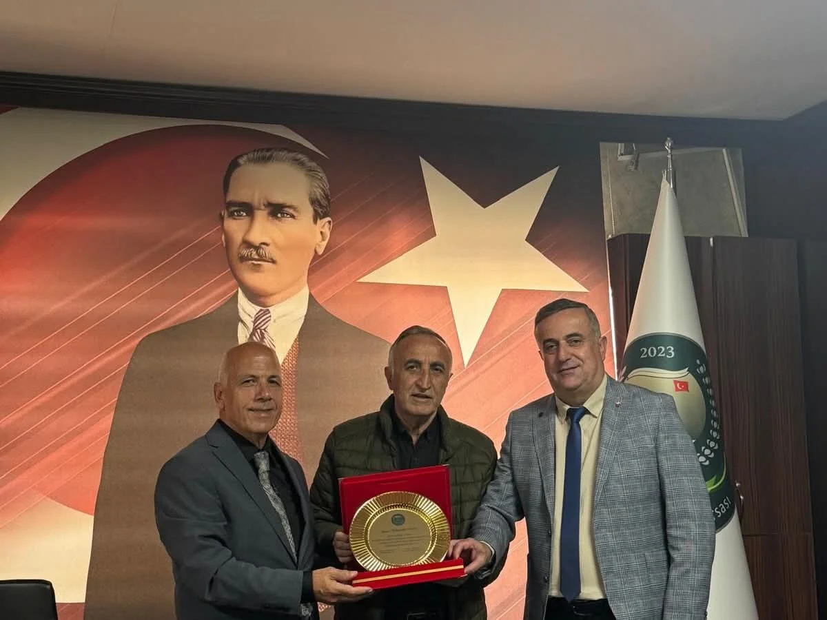 Artvin Ticaret Borsası Ekim Ayı Meclis Toplantısı Yapıldı: Hizmet Edenlere Plaket Verildi