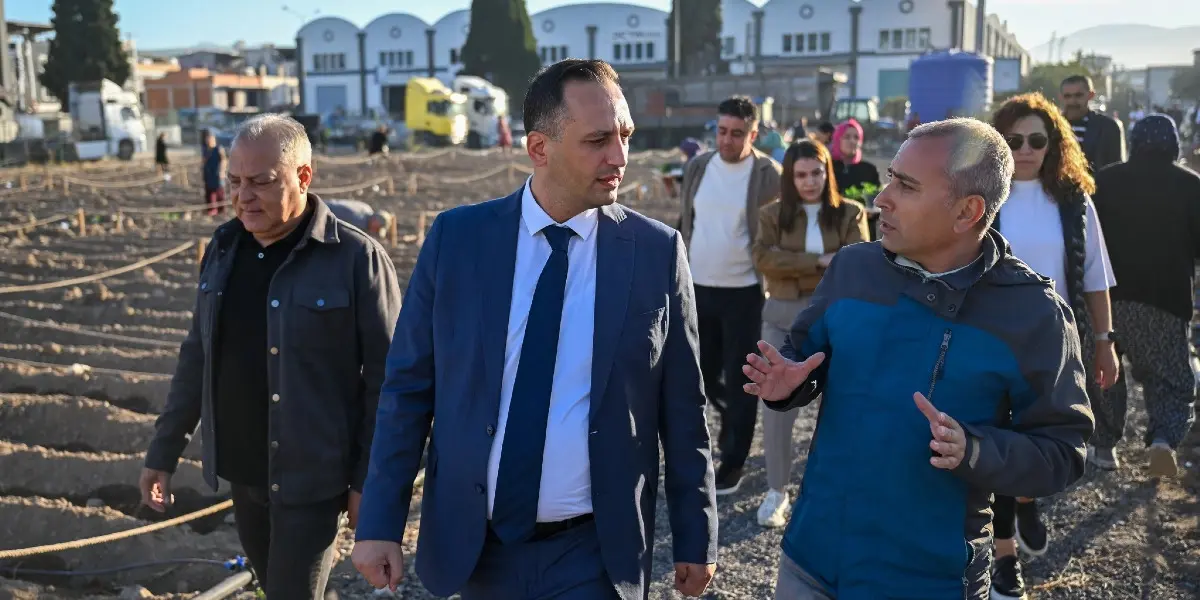 Bornova’da Devrim: Yağmur Suyu ve Yenilenebilir Enerjiyle “Karbon Sıfır” Kent Bostanı Hayata Geçti